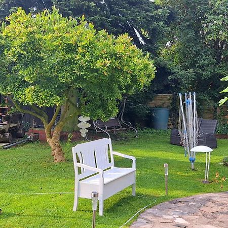 Bungalow An Der Tanne Mit Ueberdachter Terrasse Düsseldorf Kültér fotó